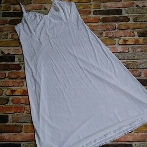 Vintage Shadow Line white slip 36